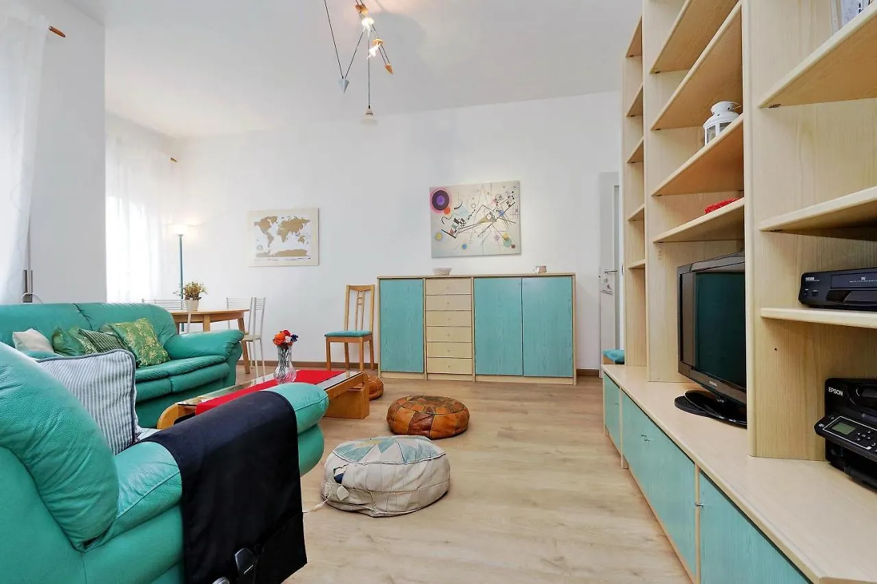 Chiara Guest House in San Paolo Roma 0*,  Italia