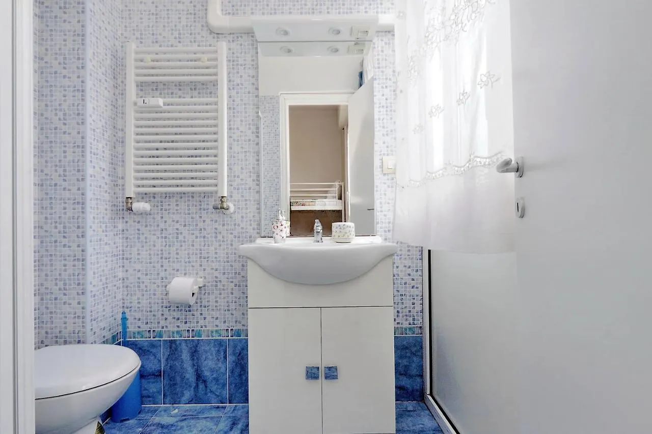 Chiara Guest House in San Paolo Roma 0*,  Italia